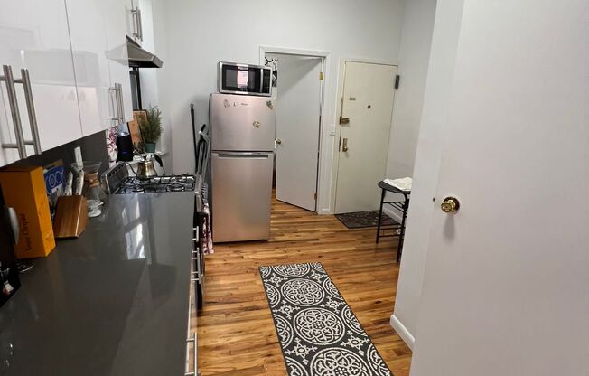 2 beds, 1 bath, $3,999, Unit 5A