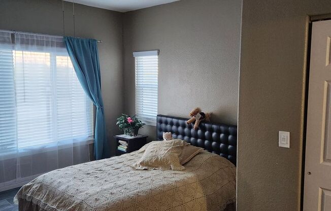 2 beds, 2 baths, $1,900, Unit Unit 1009