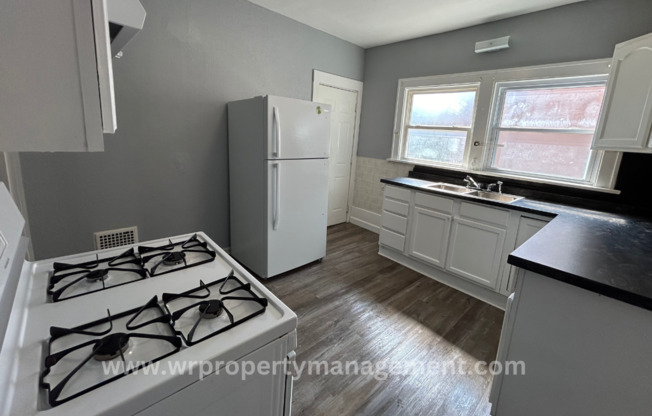 3 beds, 1 bath, 750 sqft, $949