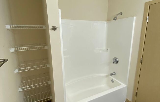 2 beds, 2.5 baths, 1,280 sqft, $1,995, Unit 4313-2