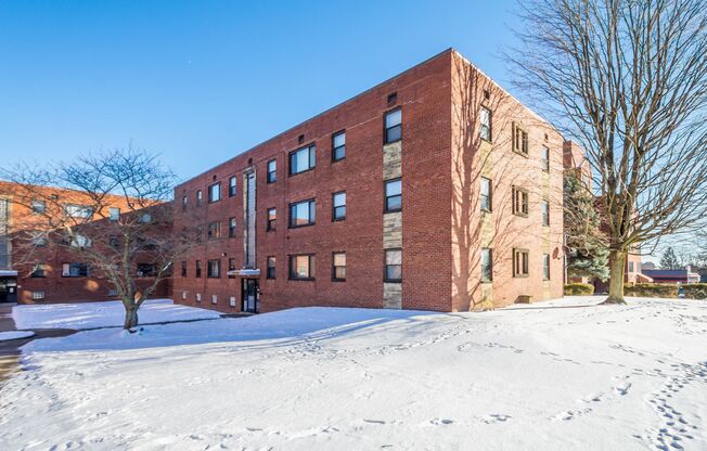 2 beds, 1 bath, 800 sqft, $1,299, Unit 2117 Brownsville Road - B11