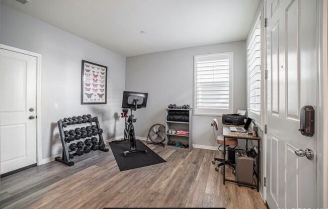 Beautifully updated 3-story townhome near Coronado Bay!