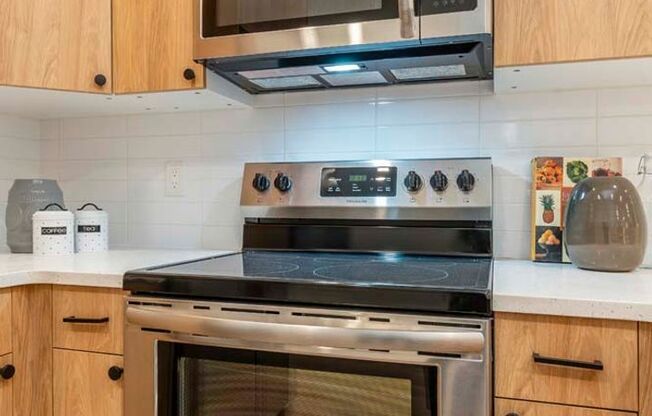 Studio, 1 bath, 420 sqft, $1,155, Unit 213