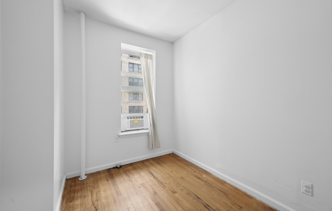 320 E 49 ST