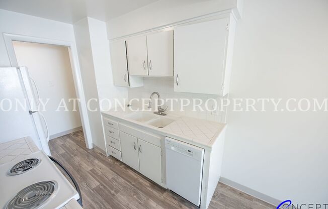 2 beds, 1 bath, 860 sqft, $1,299, Unit 13