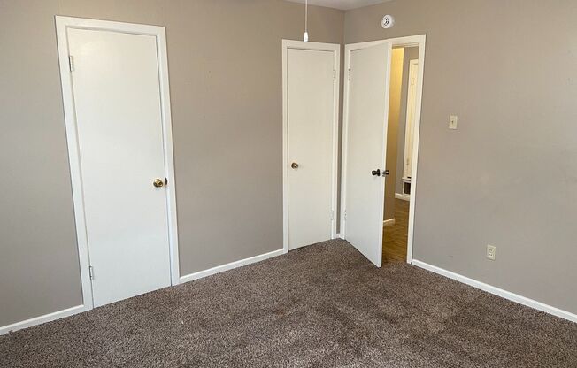 2 beds, 1 bath, 942 sqft, $745, Unit A