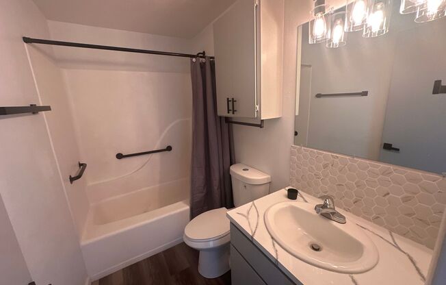 2 beds, 1 bath, $2,200, Unit 21116