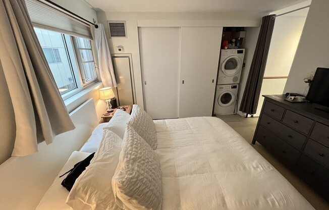 1 bed, 1.5 baths, 921 sqft, $4,200, Unit 511