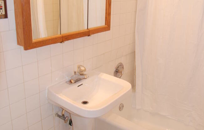Studio, 1 bath, 425 sqft, $1,575, Unit 429-106
