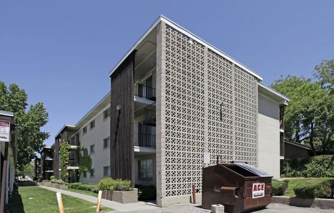 2 beds, 1 bath, 790 sqft, $1,349, Unit 42
