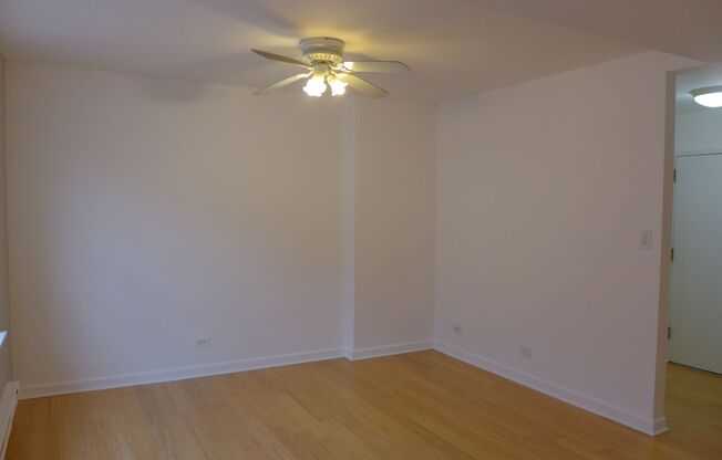 2 beds, 1 bath, 800 sqft, $1,895, Unit 300