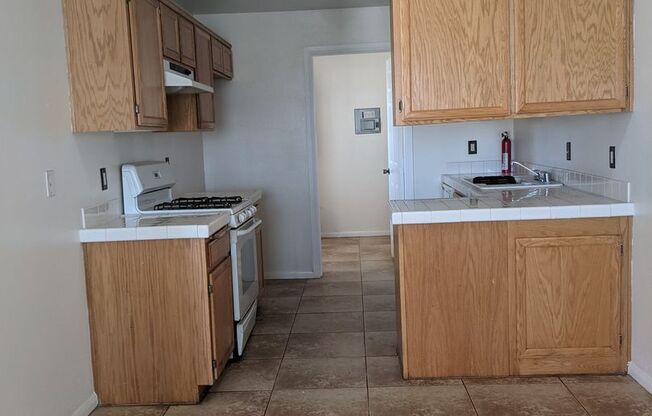 2 beds, 2 baths, 880 sqft, $1,300, Unit Unit C