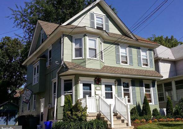 219 WOODLAWN TER