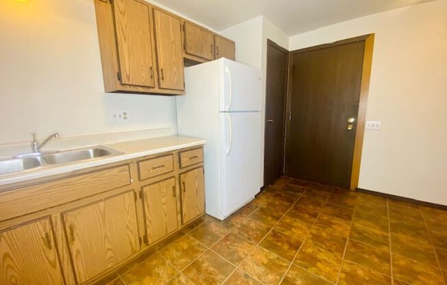 1 bed, 1 bath, 660 sqft, $745, Unit 8