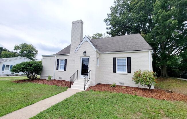 Great 3 bed/2 bath with 1 car garage  close to Downtown Graham!