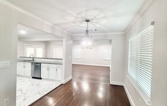 Stunning Recently Remodeled (from the studs out) 3/1/2 Home in Lake Jackson
