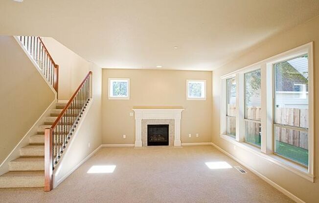 Beautiful 4 Bedroom Home In Garden Home Area!