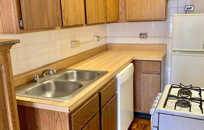 Studio, 1 bath, 500 sqft, $1,665, Unit 553-411