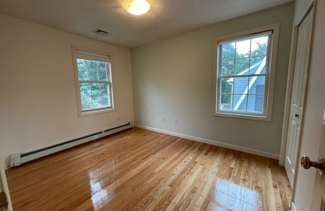 4 beds, 2 baths, 1,590 sqft, $4,300