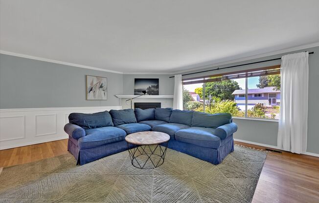 7/1 Kent East Hill 4 bedroom rambler with 2 car garage and covered patio