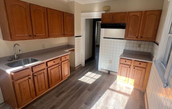 3 beds, 1 bath, $995