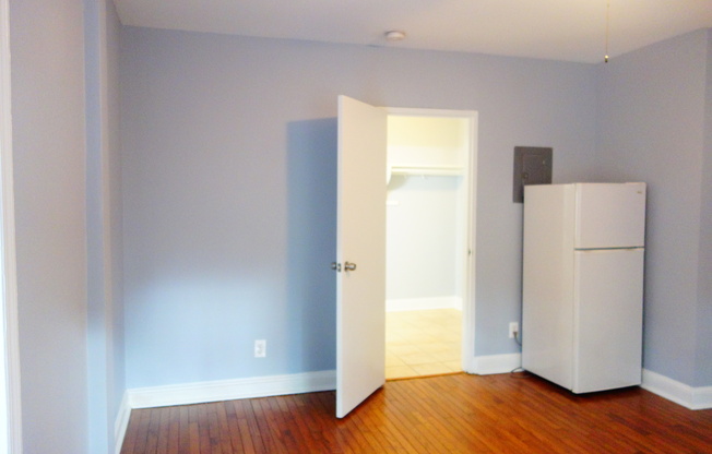 Studio, 1 bath, 350 sqft, $1,225, Unit 1