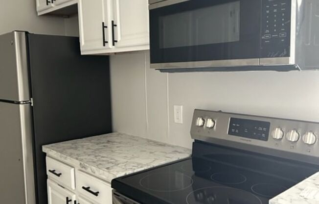 2 beds, 2 baths, 985 sqft, $1,349, Unit B28