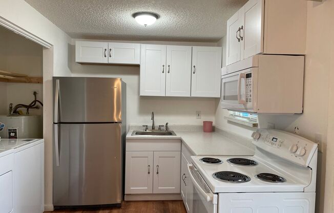 2 beds, 1 bath, 780 sqft, $1,450, Unit C6