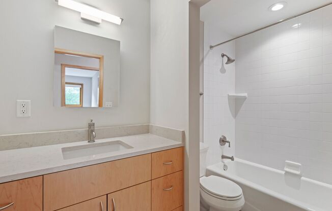 2 beds, 1 bath, 800 sqft, $1,799