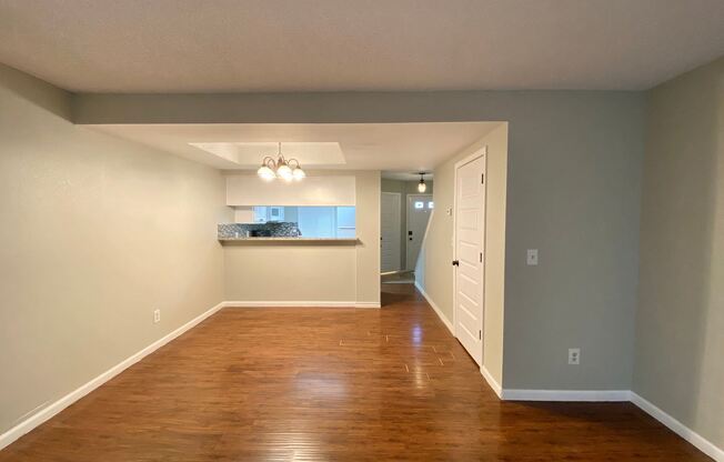 Townhouse in the heart of Jenks! All appliances in unit!