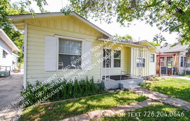 2818 E HOUSTON