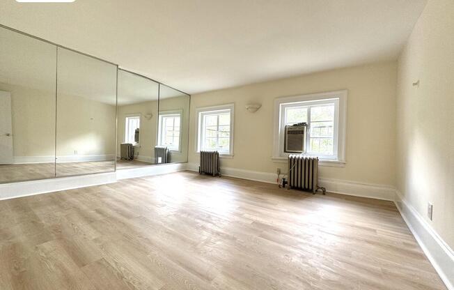 331 W 18 ST