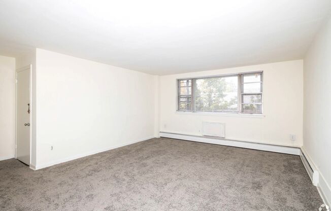 2 beds, 1 bath, 925 sqft, $1,469, Unit B04