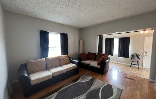 2 beds, 1 bath, $1,000, Unit A423-1