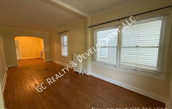 2415 HASTINGS AVE
