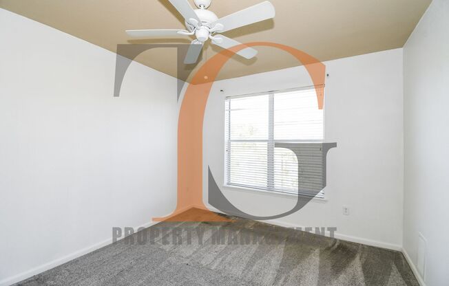 2/2 Condo in the Gated Community of Villa Medici with Detached Garage!