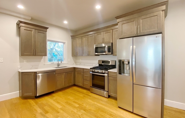 821 WINTHROP AVE