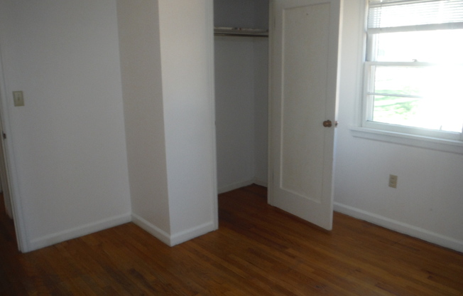 2 beds, 1 bath, $1,700, Unit 1205