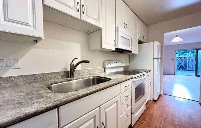 Newly Renovated 2 Bed/1.5 Bath Townhouse in Park Pacifica with GARAGE!