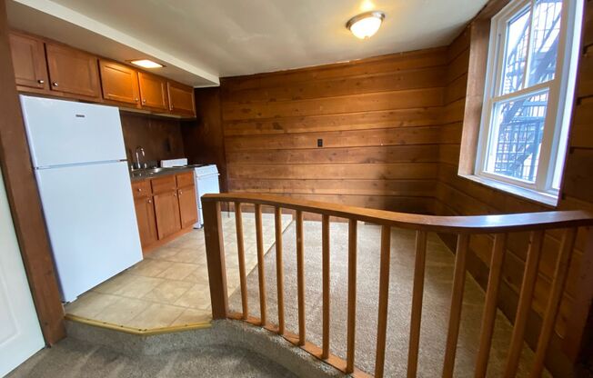Spacious 1 Bedroom on Bates Street! Close to Pitt & Carlow! Call to Tour Today!!!