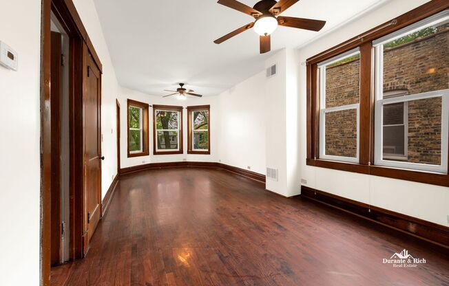 Portage Park 3-Bedroom Gem with Laundry In-unit