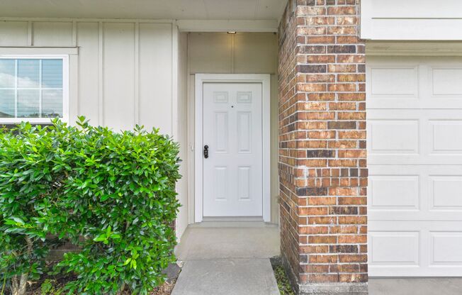 Charming & Spacious: A Must-See Near Lake Houston