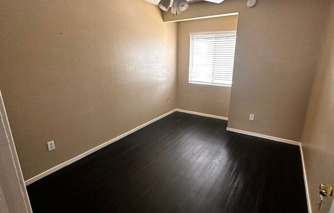 2 beds, 1.5 baths, $1,400, Unit 3
