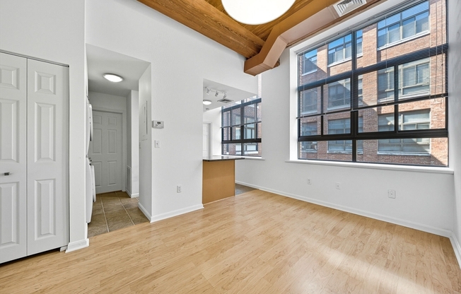 1 bed, 1 bath, 440 sqft, $2,100, Unit U106