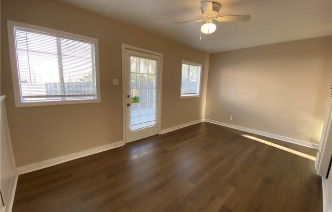 1034 W 15 ST
