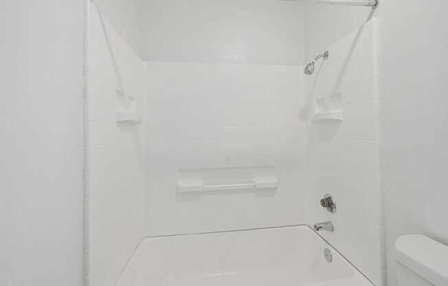 2 beds, 2 baths, 965 sqft, $1,449, Unit E021