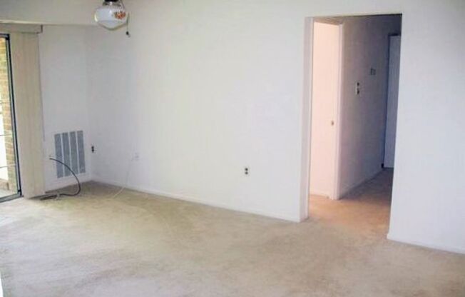 Spacious, 2 Bed 1 Bath Condo In Fantastic Mclean Chase Location – Minutes To Tysons