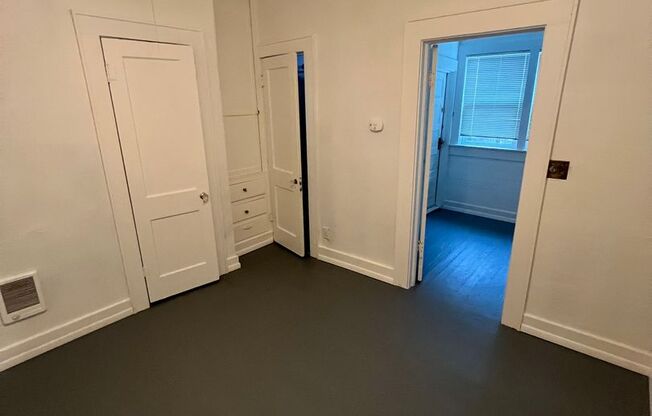 1 bed, 1 bath, 600 sqft, $1,100, Unit 2