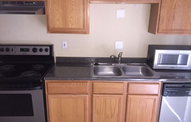 3 beds, 2.5 baths, $1,600, Unit # 310