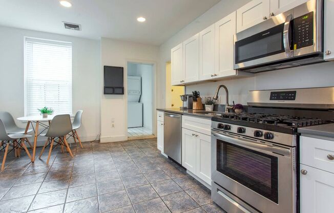 Beautiful and very spacious 3-bedroom unit near rittenhouse square